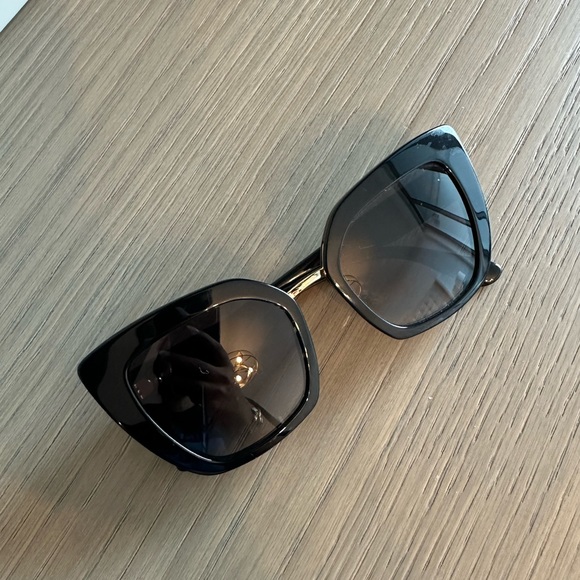 Authentic Dolce and Gabbana Women Sunglasses - Picture 6 of 9